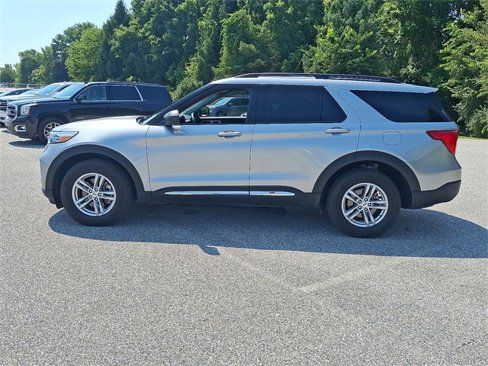 Used 2023 Ford Explorer XLT w/ Equipment Group 202A image 7