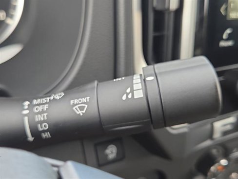Used 2025 Nissan Frontier SV image 29