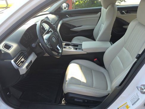 Used 2020 Honda Accord Touring image 11