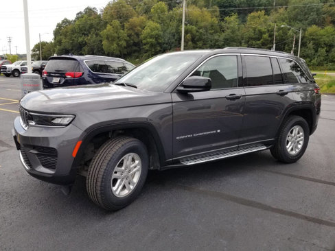 Certified 2024 Jeep Grand Cherokee Laredo w/ Luxury Tech Group I image 3