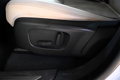 Used 2019 Land Rover Range Rover Velar R-Dynamic SE image 15
