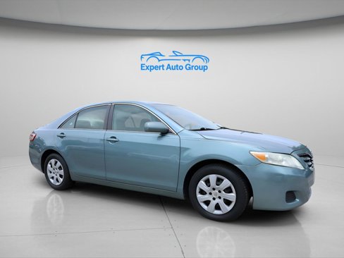 Used 2010 Toyota Camry image 1