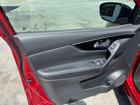 Used 2019 Nissan Rogue Sport SL w/ Premium Package image 18