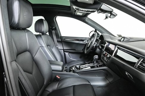 Certified 2025 Porsche Macan image 24