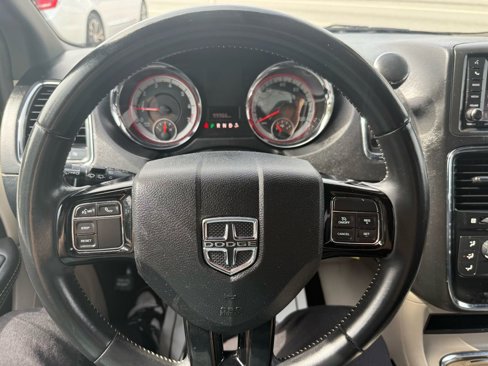 Used 2018 Dodge Grand Caravan SXT image 21