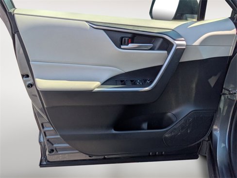 Used 2020 Toyota RAV4 XLE image 13