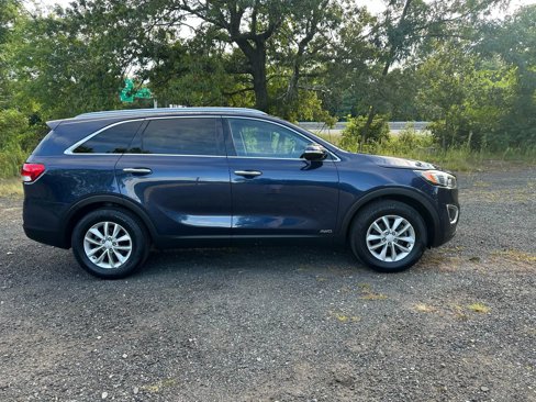 Used 2016 Kia Sorento LX w/ LX Convenience Package image 4