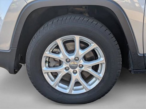 Used 2014 Jeep Cherokee Latitude w/ Cold Weather Group image 9