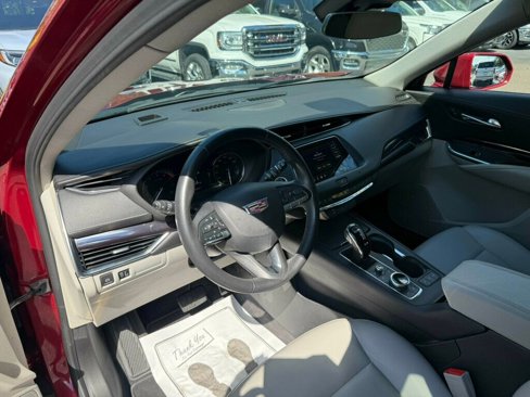Used 2020 Cadillac XT4 Luxury image 3