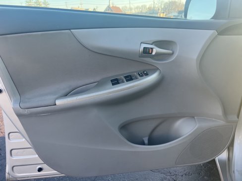 Used 2013 Toyota Corolla LE image 10