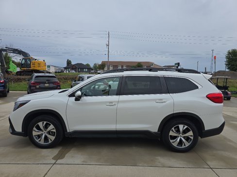 Used 2023 Subaru Ascent Premium w/ Convenience Package image 2