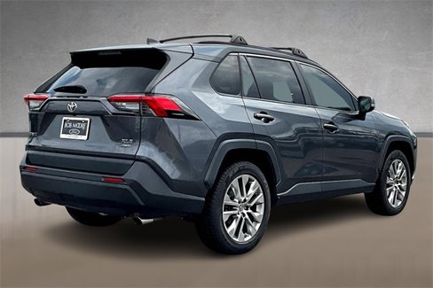 Used 2019 Toyota RAV4 XLE Premium image 2