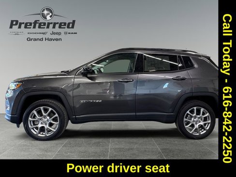Used 2022 Jeep Compass Latitude w/ Sun and Sound Group image 2