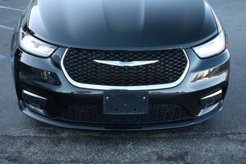 Used 2021 Chrysler Pacifica Touring-L image 6