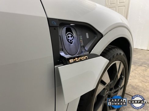 Used 2021 Audi e-tron Premium Plus w/ Premium Plus Package image 97