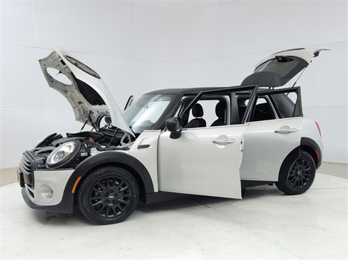 Used 2020 MINI Cooper 4-Door Hardtop w/ Storage Package image 10