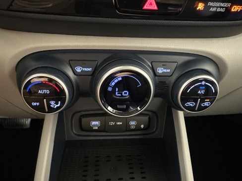 New 2025 Hyundai Venue Limited image 17
