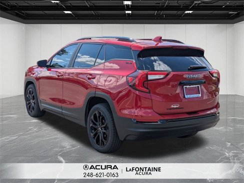 Used 2022 GMC Terrain SLE w/ Driver Convenience Package image 3