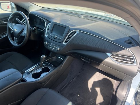 Used 2017 Chevrolet Malibu LT image 16