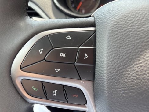 Used 2021 Jeep Cherokee Latitude Lux w/ Comfort/Convenience Group image 18