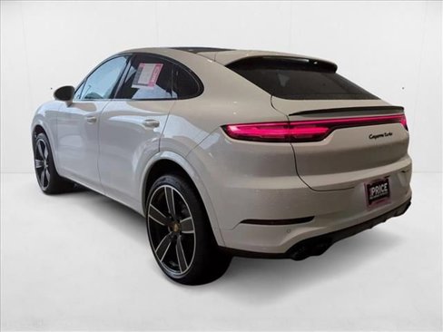 Used 2023 Porsche Cayenne Turbo image 2