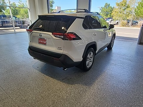 Used 2020 Toyota RAV4 XLE w/ Convenience Package image 4