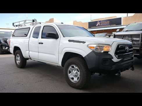 Used 2017 Toyota Tacoma SR image 1