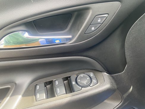 Used 2024 Chevrolet Equinox LT image 19