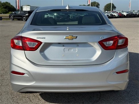 Used 2018 Chevrolet Cruze LT image 4