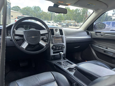 Used 2009 Chrysler 300 Touring image 25