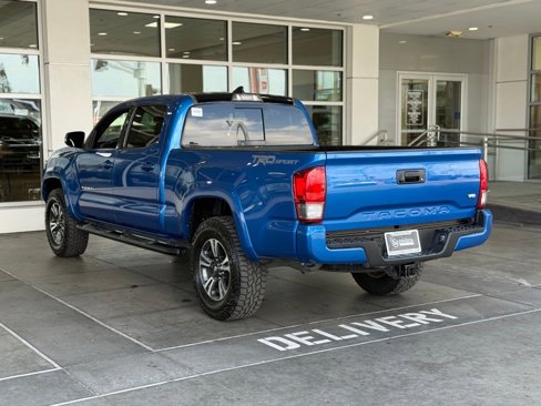 Used 2017 Toyota Tacoma TRD Sport image 9