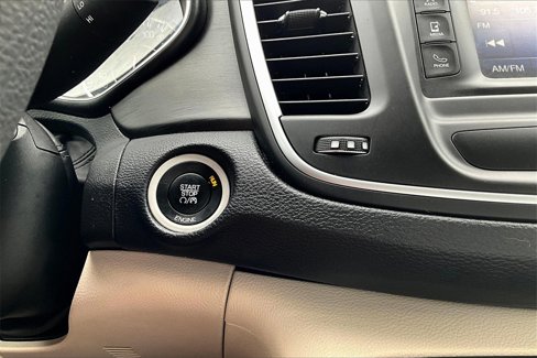 Used 2015 Chrysler 200 Limited image 21