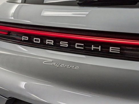 Used 2024 Porsche Cayenne image 22