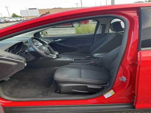 Used 2017 Ford Focus SE w/ Cold Weather Package image 11