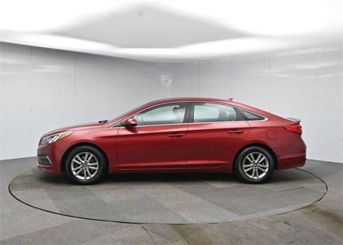 Used 2015 Hyundai Sonata SE image 2