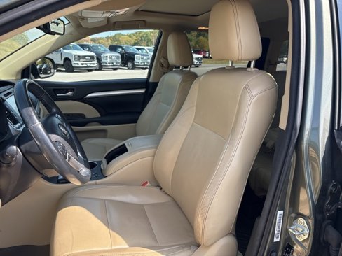 Used 2015 Toyota Highlander XLE image 10