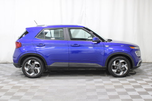Used 2023 Hyundai Venue Limited image 28