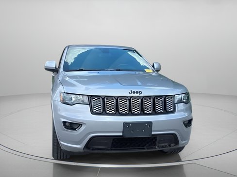 Used 2019 Jeep Grand Cherokee Altitude image 5