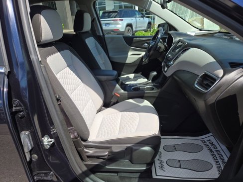 Used 2021 Chevrolet Equinox LT w/ Driver Convenience Package image 17