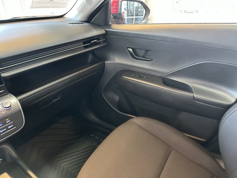 Used 2024 Hyundai Kona SEL image 14