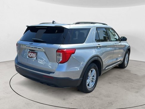 Used 2022 Ford Explorer XLT image 6
