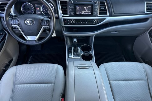 Used 2018 Toyota Highlander LE image 10