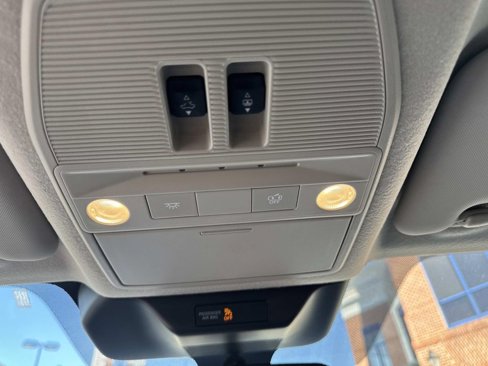Used 2025 Nissan Kicks SR w/ SR Premium Package image 19