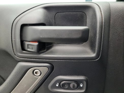 Used 2016 Jeep Wrangler Sport image 27