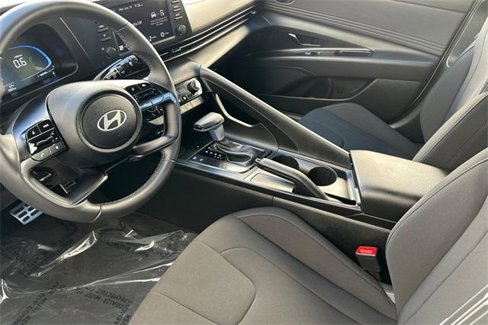 Certified 2025 Hyundai Elantra Sport image 10