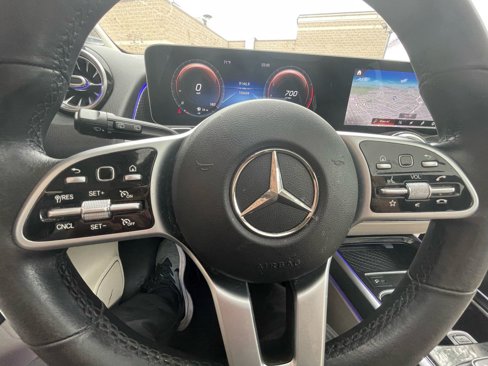 Used 2021 Mercedes-Benz GLB 250 4MATIC w/ Premium Package image 15