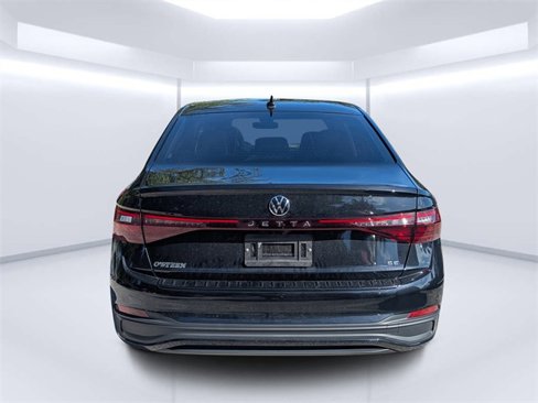 Used 2025 Volkswagen Jetta SE image 4
