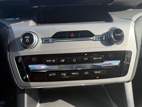 Used 2021 Ford Explorer XLT w/ Equipment Group 202A image 26
