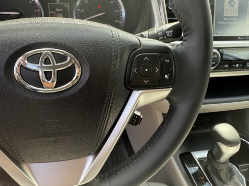 Used 2016 Toyota Highlander Limited image 30