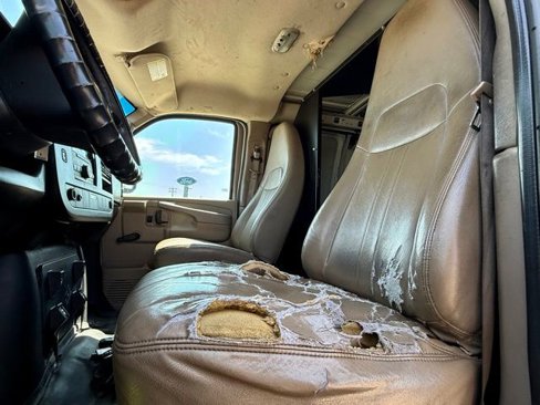 Used 2010 Chevrolet Express 1500 image 10